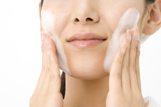 
پوست تان را با صابون نشویید :