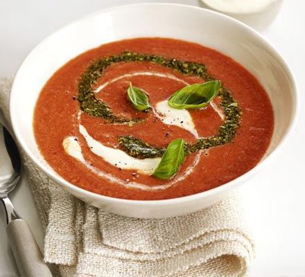 
<b>16 ) </b>سوپ خامه ای گوجه با عطر ریحان :